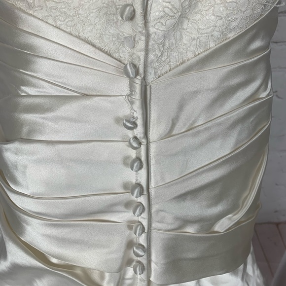 Allure Bridals Wedding Dress - Picture 2 of 8